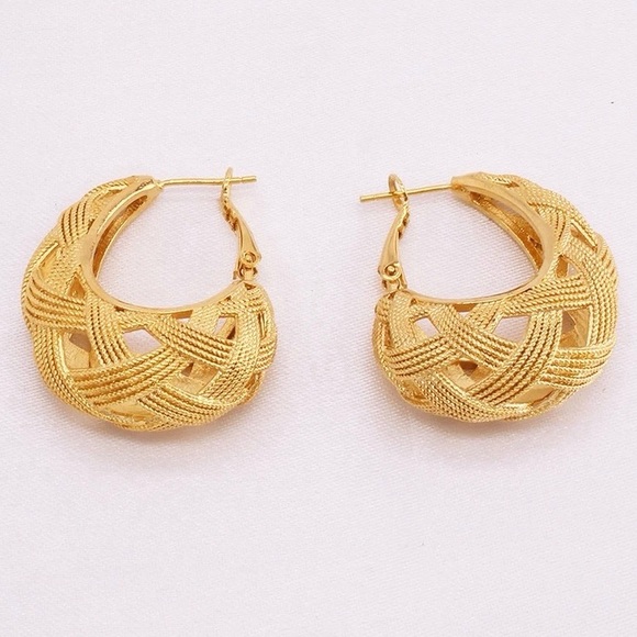 New Huggies Hoop Earrings earrings, Hoop Earrings, Hoop Earrings, Statement Hoop - Picture 7 of 9